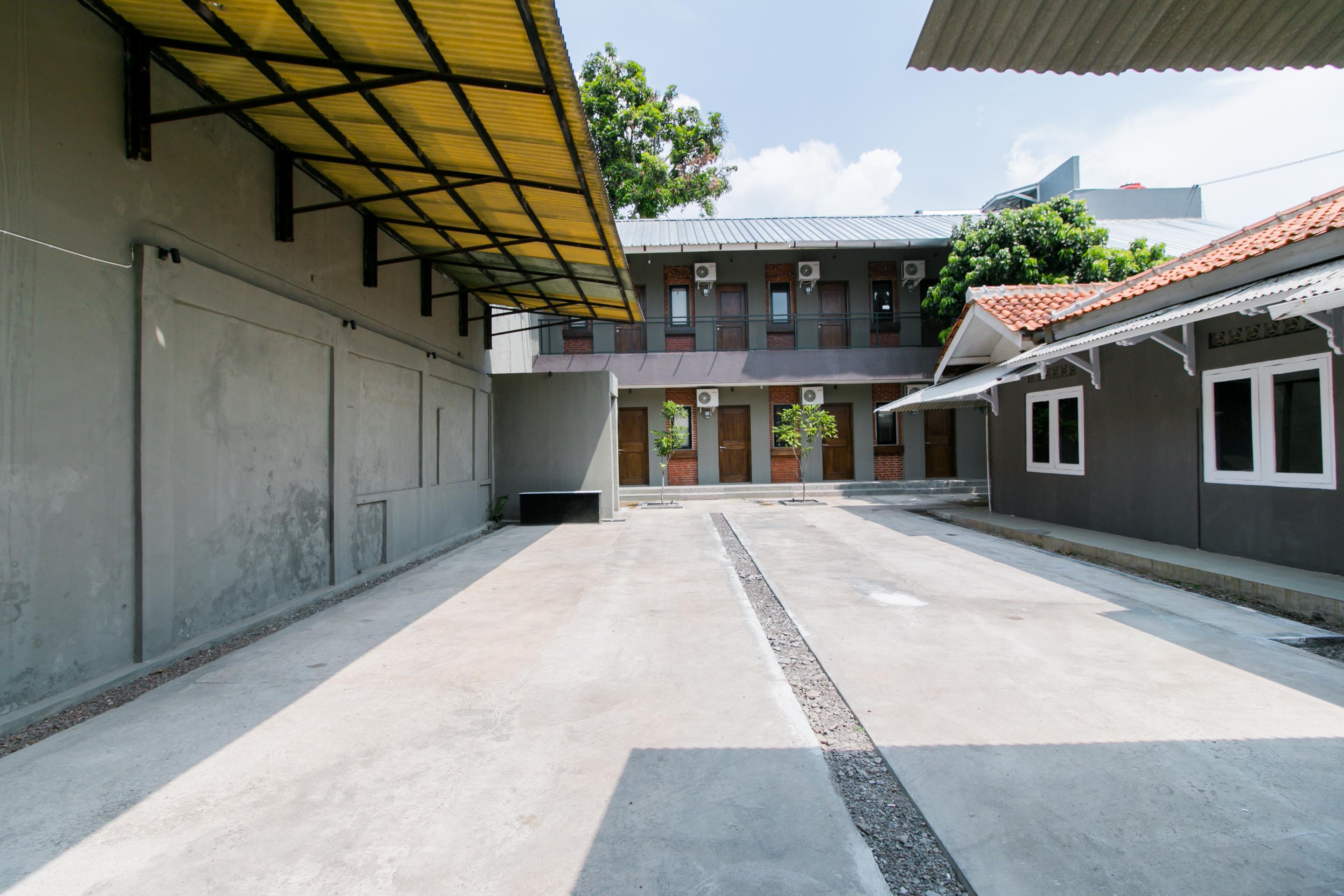 Capital O 1898 Louise Place Cianjur Luaran gambar