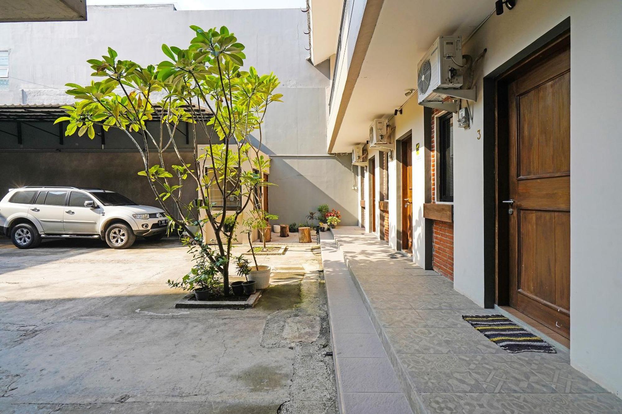 Capital O 1898 Louise Place Cianjur Luaran gambar